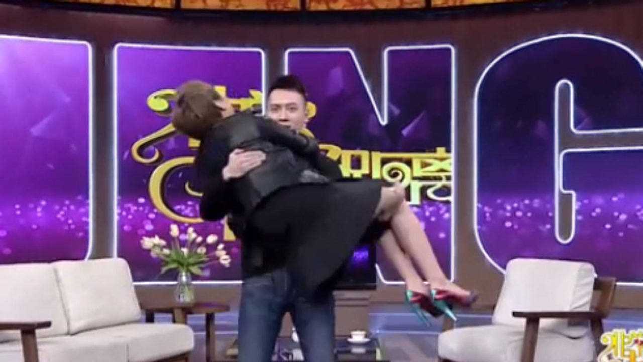 上节目公主抱女主持人冯绍峰你可真行难怪赵丽颖要离婚