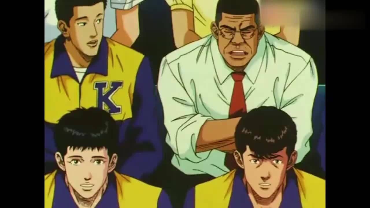 安西教练未到场,三井竟然把安西教练照片摆在了座位上!