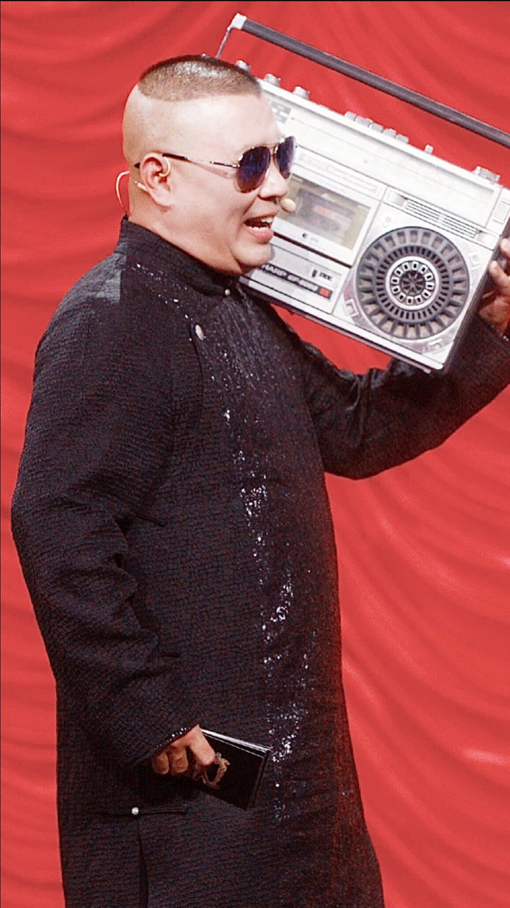 郭德纲于谦相声《扒马褂》,郭德纲穿了李菁的马褂就是不愿意脱!