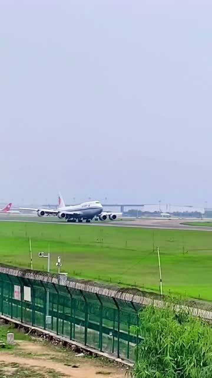 四发的大飞机，国航747-8飞机落地，打开反推减速过程！_高清1080P在线观看平台_腾讯视频