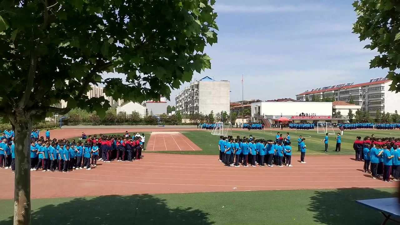 临沭县第二初级中学大课间零距离跑步比赛