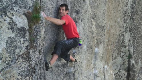纪录片：没任何保护措施，徒手攀爬3000英尺峭壁，掉下去不可能活