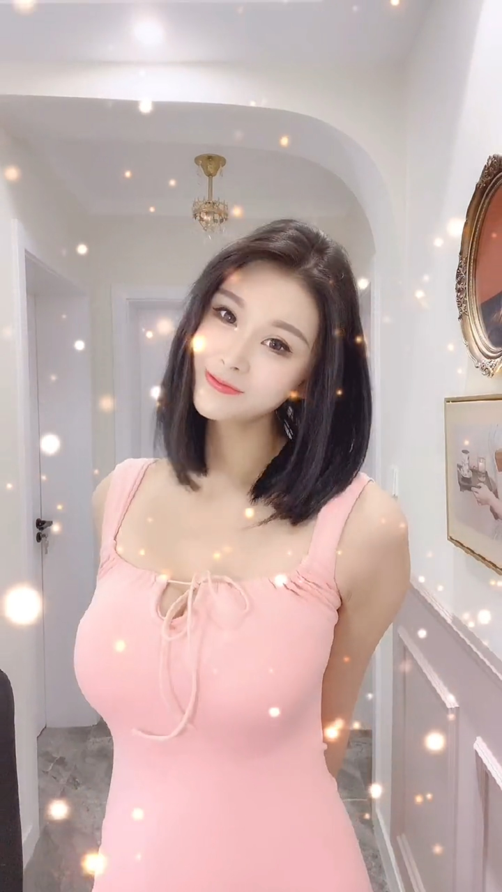 极品美女凹凸有致波涛汹涌