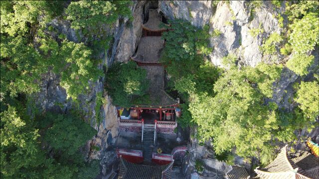 湖南永州豸山古寺,一座夹在石缝里的寺庙,真的太神奇了