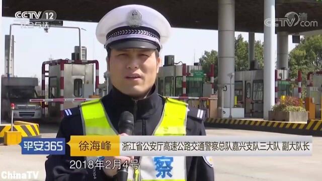 回顾:惨烈连环车祸!小轿车被撞的面目全非!司机皆因开车分神酿惨祸