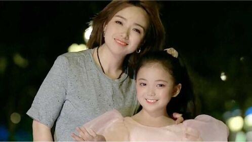 李悟和妈妈唱歌声音超赞,你们觉得呢