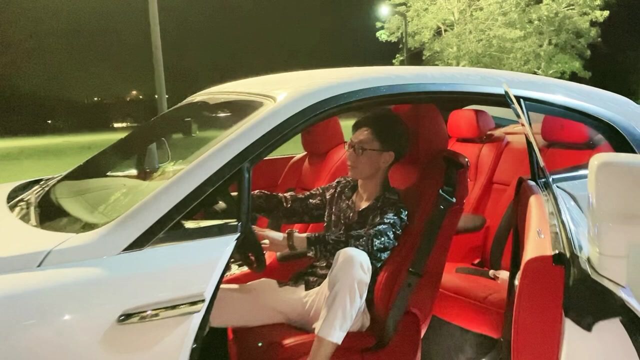 永点集团董事长刘潇,95后劳斯莱斯车主