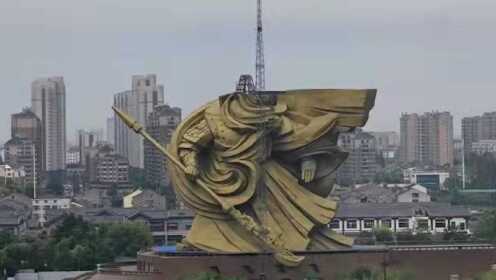荆州巨型关公雕像启动拆卸转移工作：雕像头部已被卸下