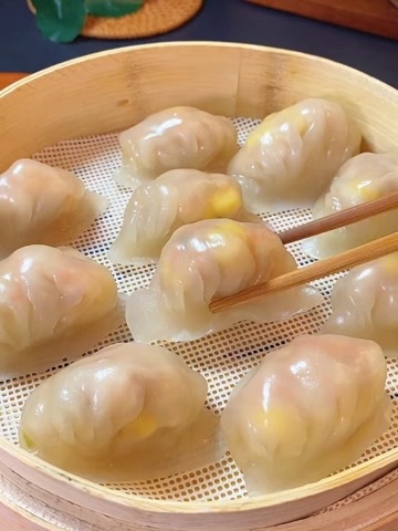 水晶虾仁饺子,香甜鲜美全家都爱吃.