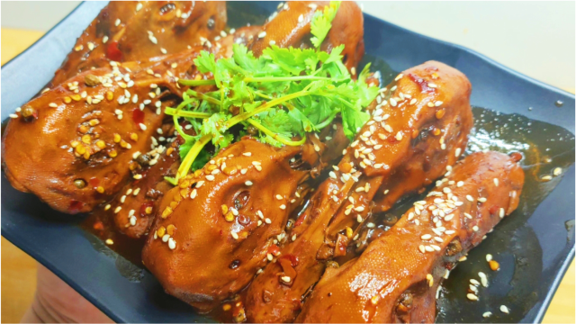 麻辣鸭头教程,麻辣入味,配上啤酒根本停不下来
