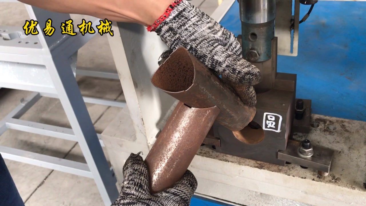 你知道圆管冲弧切月牙口为什么要带个消水孔吗?圆管货架栏杆切马鞍口