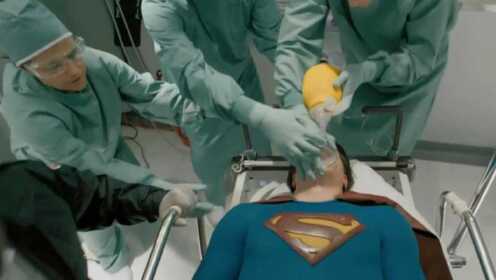超人被送到医院抢救，因为拥有钢铁之躯，针头根本扎不进皮肤