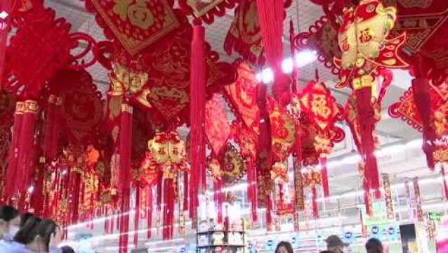 年味儿渐浓 市区虎年新春饰品热销