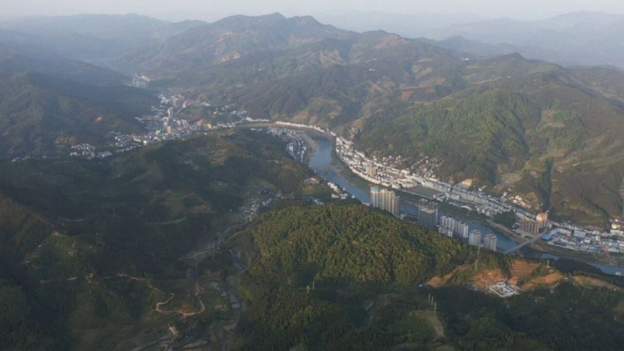 鸟瞰从江县城春色