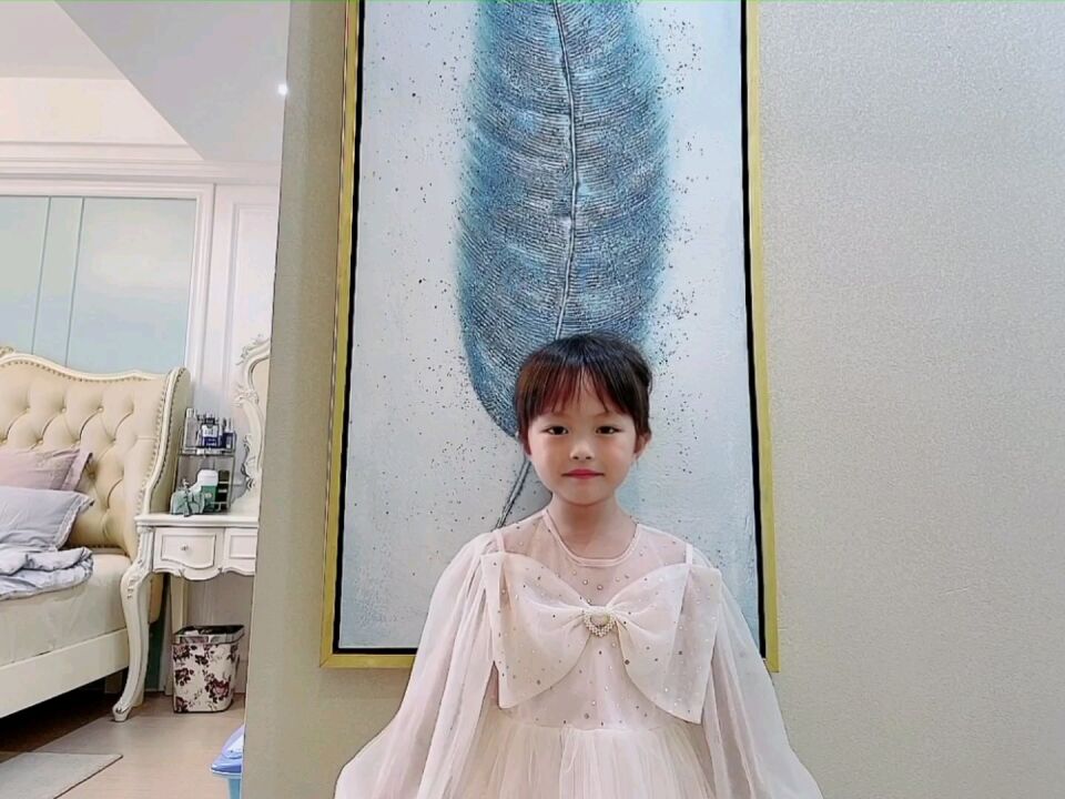 大家好,我是桃花中心幼儿园中二班的刘星妍.防溺水,珍惜生命从我做起!