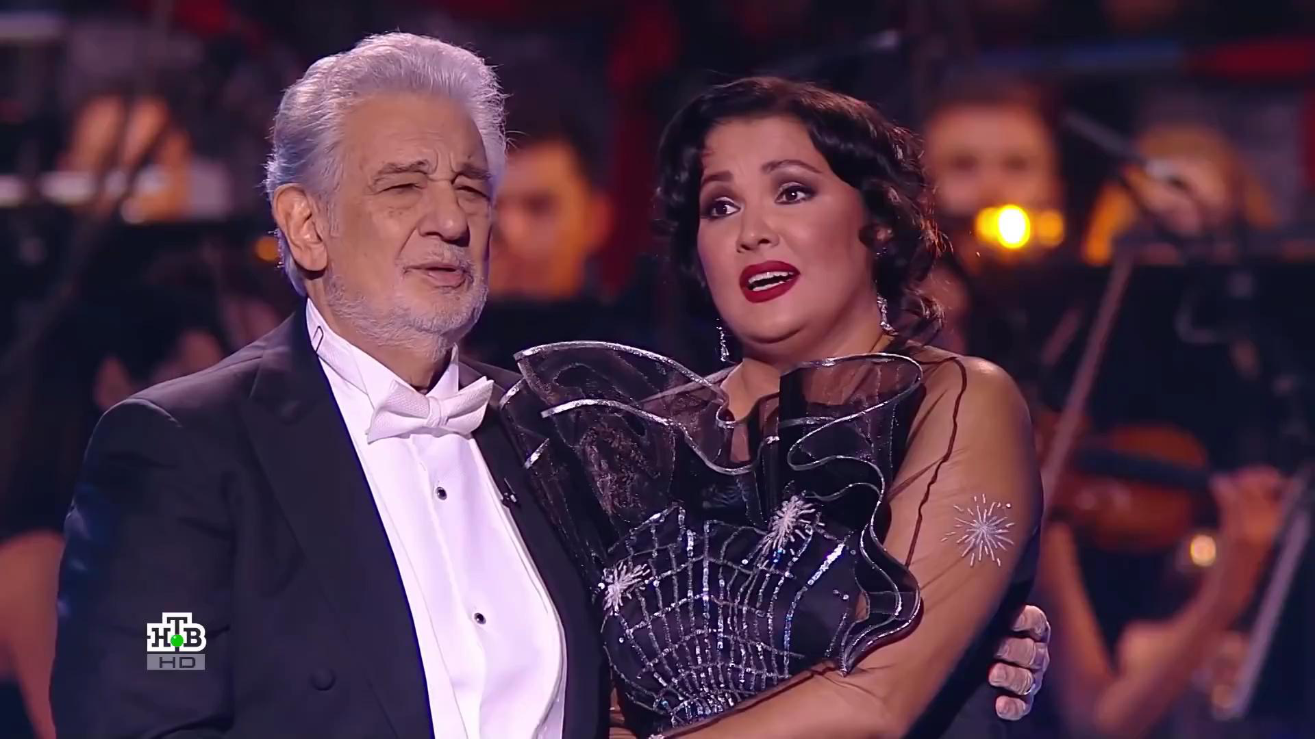 《请别忘了我》——西班牙男高音普拉西多·多明戈&俄罗斯女高音安娜