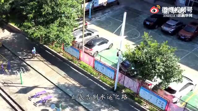 广州77岁奶奶轻松做20多个引体向上,网友:这是“刘畊宏奶奶”吧