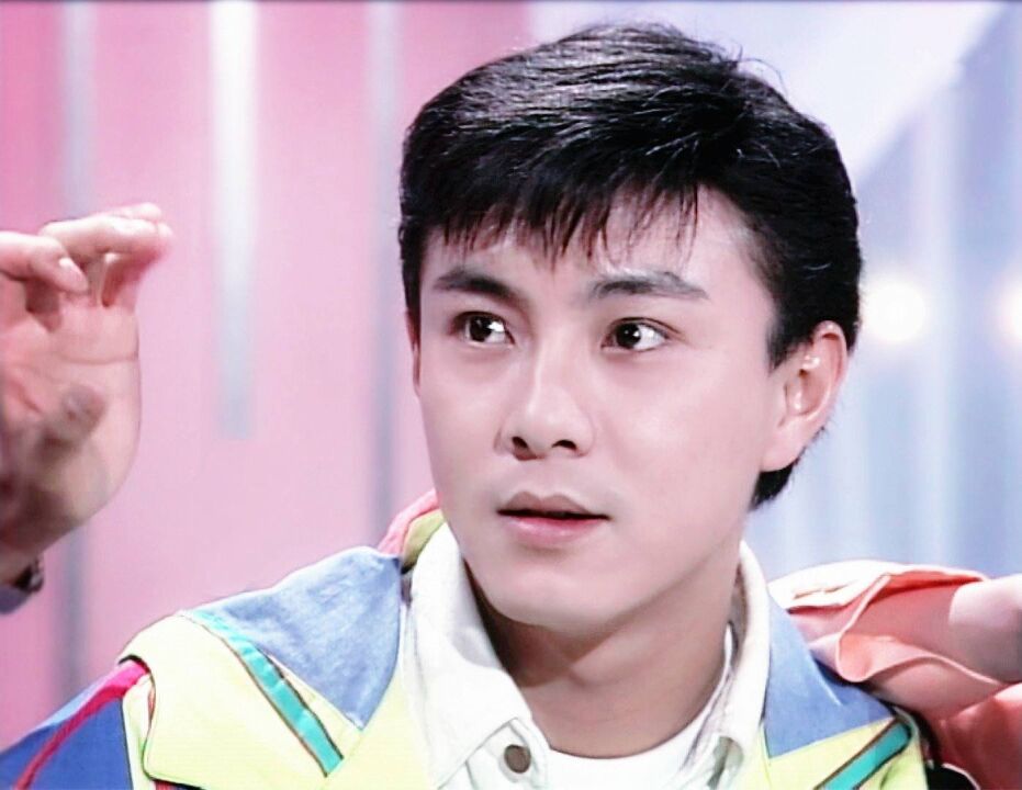 我的天!原来张卫健年轻的时候这么帅的吗?