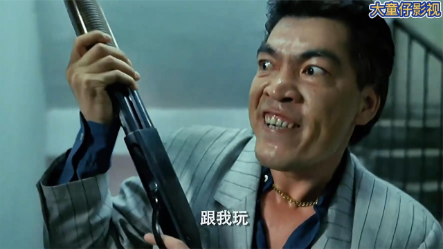 黑老大在大傻哥面前太嚣张!没想到傻哥直接掏枪,灭了整个黑帮!