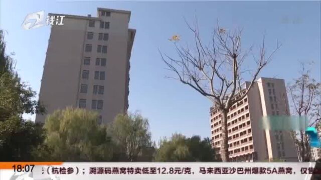 疫情解封之后浙江紫金港校园解封,学生们说最想念奶茶炸鸡