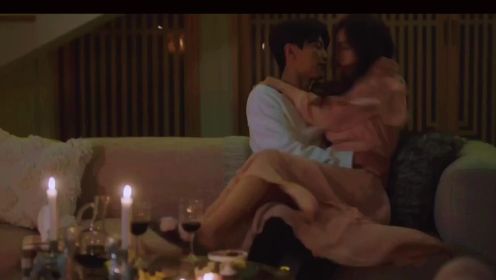 【韩剧甜蜜吻戏】霸道总裁反套路女生，浪漫红酒氛围，女主把控不住啦！！！！