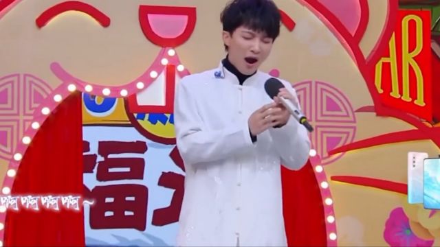 周深现场演唱《左手指月》,原调高音惊艳全场!难以超越的经典!