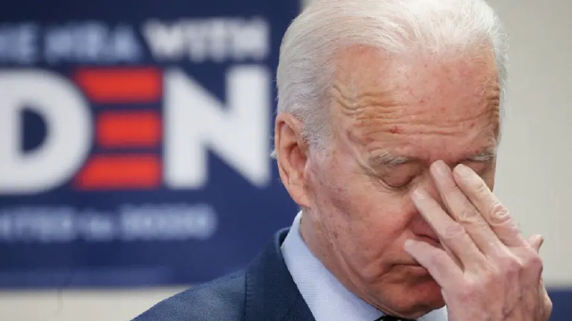 迷路,口误,牵错人……拜登犯迷糊镜头合集