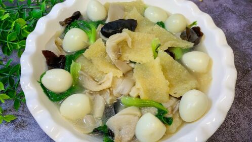 远近闻名的苏北盐城八大碗之三鲜猪皮汤的做法,汤鲜味美,肉皮软嫩