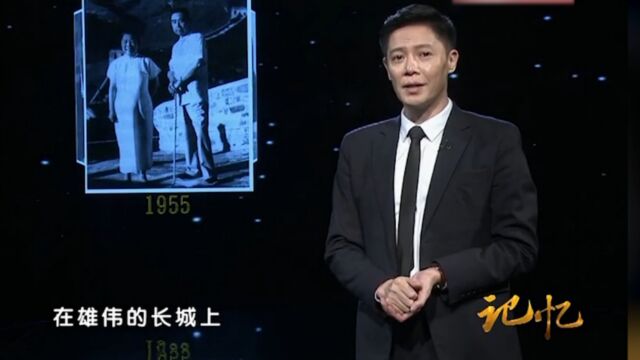 1955年,刚经历生死考验的周总理夫妇,拍摄了30周年结婚纪念照