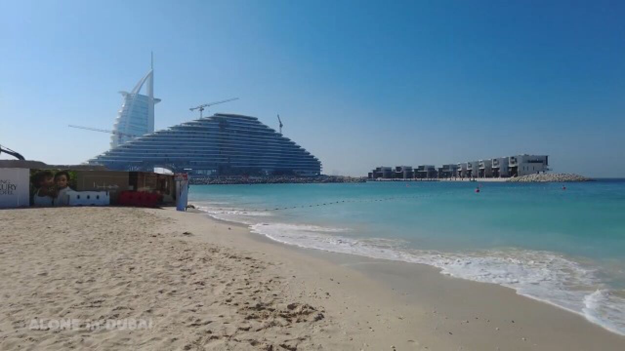 迪拜朱美拉公共海滩和风筝海滩漫步4k🇦🇪.#唐加文