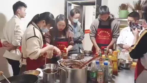 冒菜腌制肉类技术培训班哪里比较好？四川餐饮培训学校哪里好？