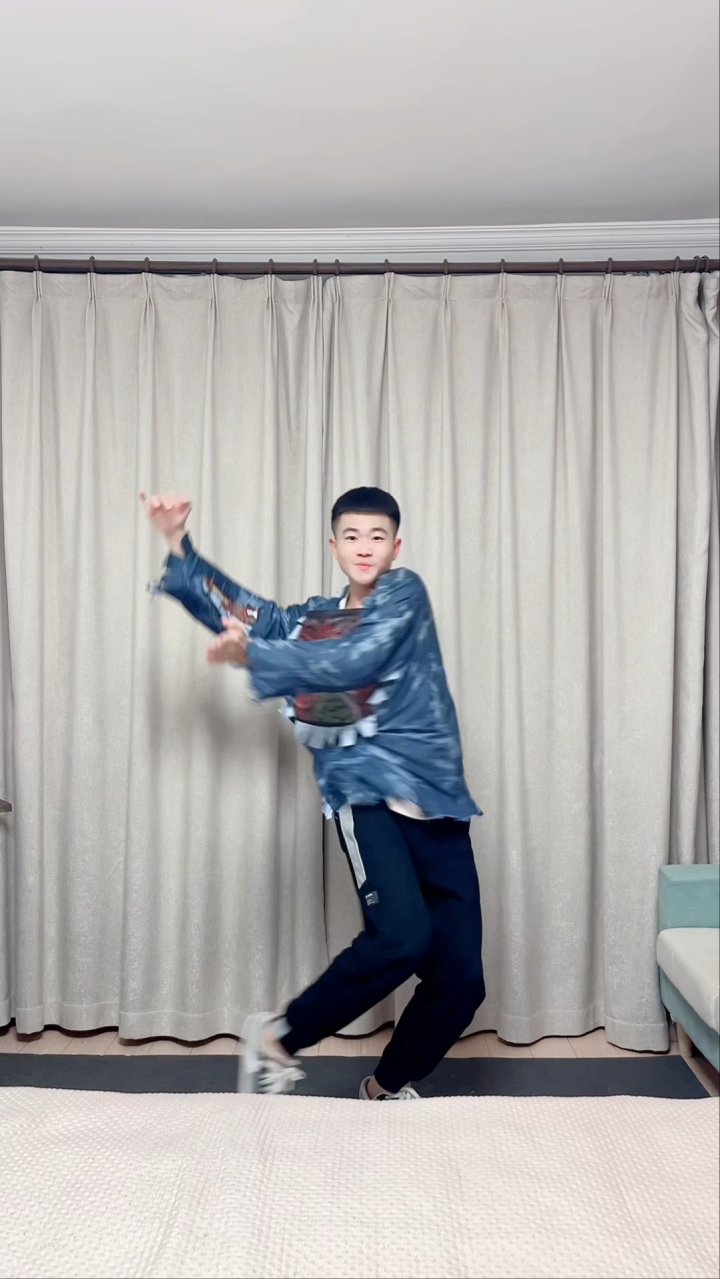 一段80年代经典霹雳舞,是否勾起你童年回忆?