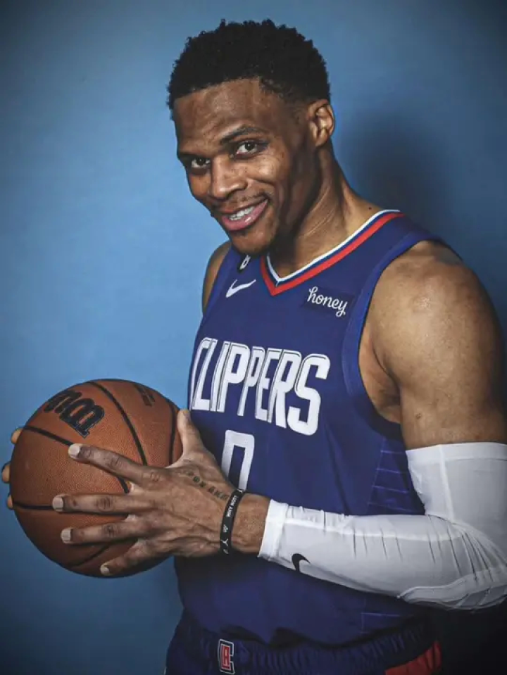 你期待这支快船了吗?明天快船全员都会出战#威少#快船