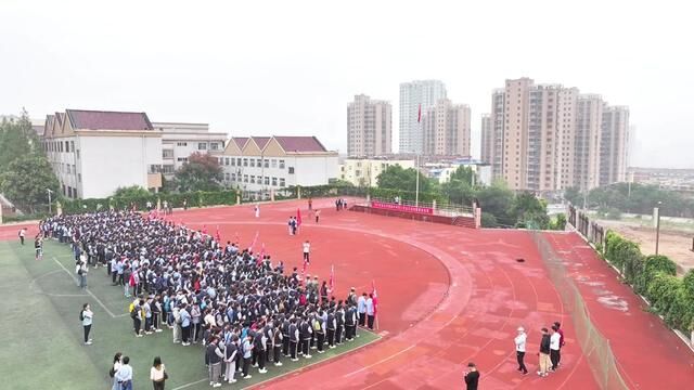 努力并检查着,等待你们自己人生的闪亮登场,西苑中学九年级组户外拉练拓展活动 #刘德华 #登场 #西园中学 #淮北