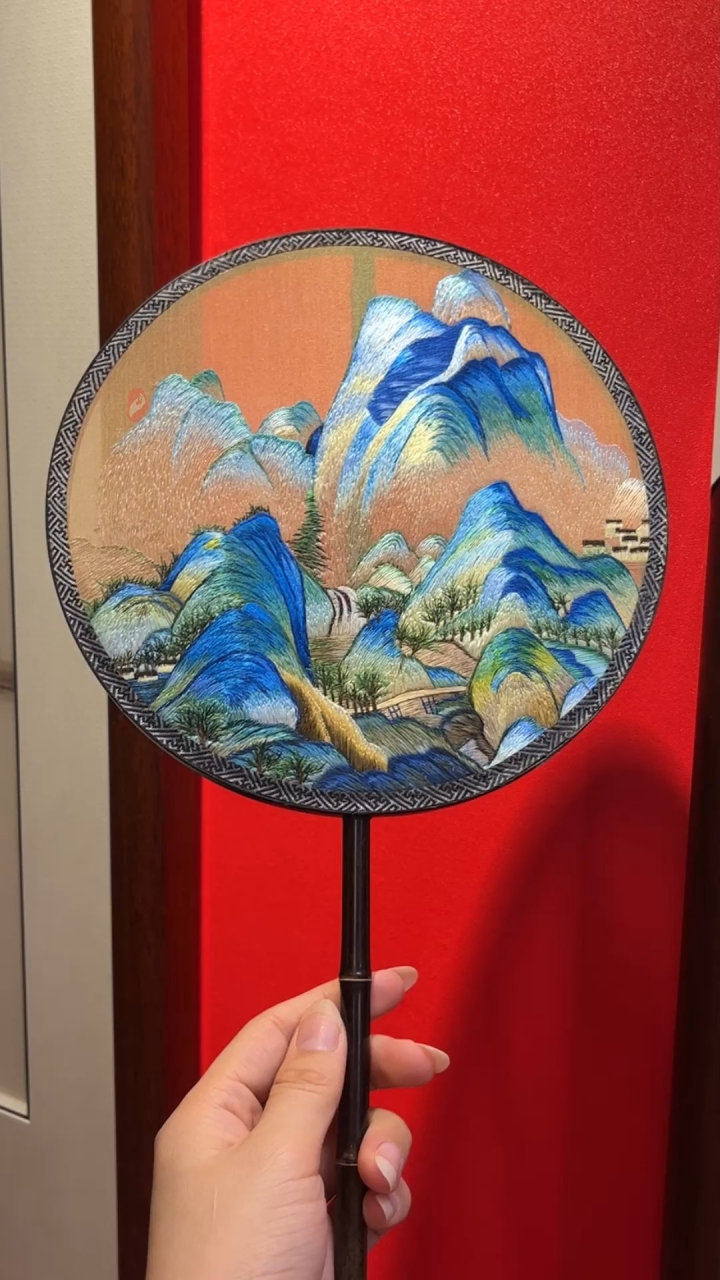 古时扇子的妙用#苏绣双面绣团扇#工艺品#非遗苏绣
