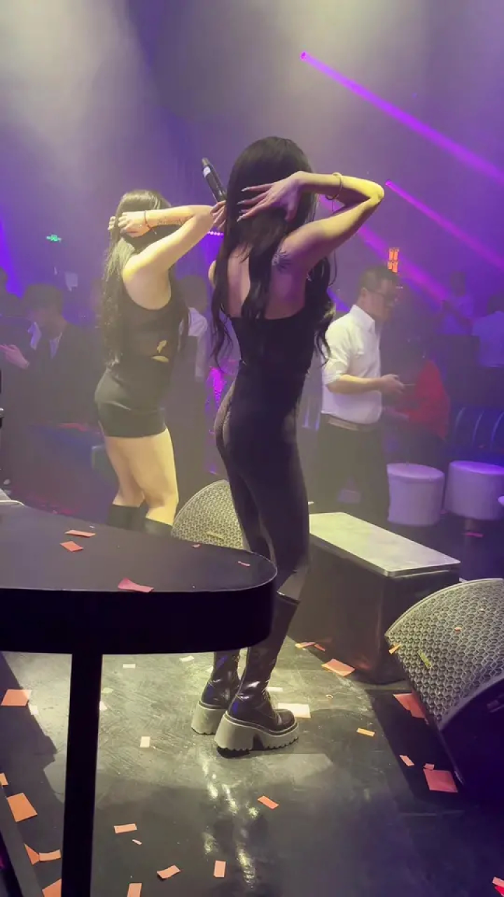 老板们周末愉快#成都赫本简奥斯汀酒吧 #评论区都在艾特好朋友 #男人