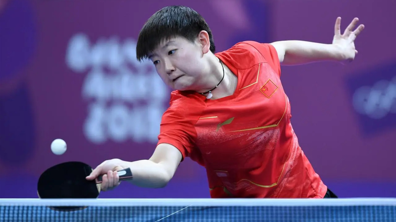 乒乓球女单半决赛第三局:孙颖莎完成超级逆转 连救5个局点