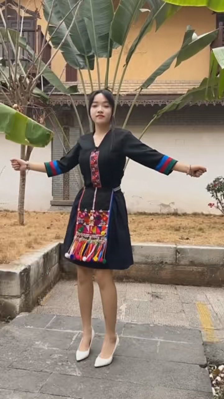 漂亮的哈尼族姑娘 #哈尼族服装 #哈尼族美女