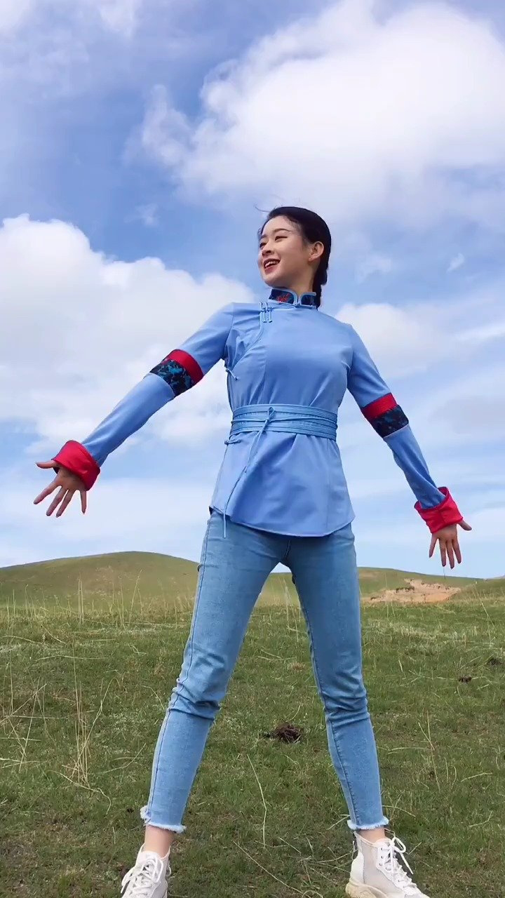 蒙古族舞蹈中最具有特色的动作——抖肩 #青海 #蒙古族 #抖肩舞.