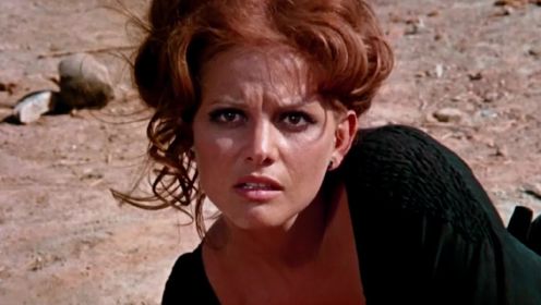 意大利经典电影《西部往事》，神秘牛仔卷入妇女和地主之间的战斗