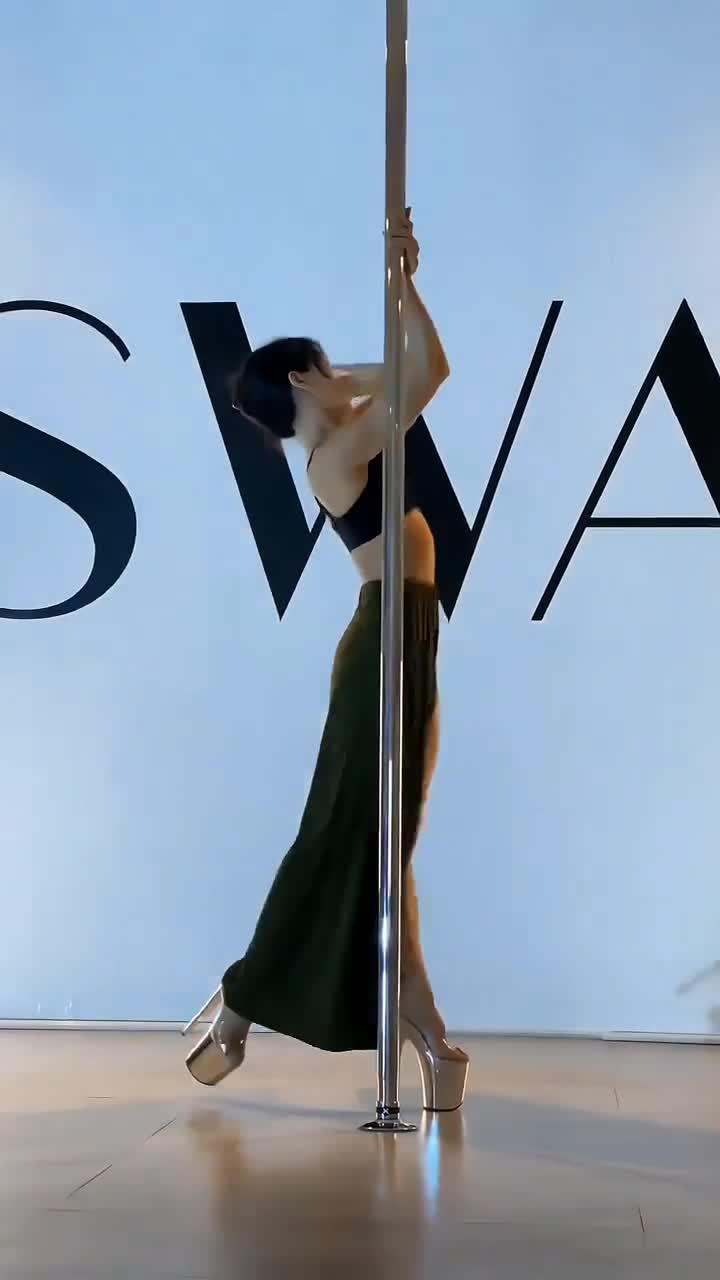 舞蹈课堂随拍  #力量与柔美 #观赏性钢管舞