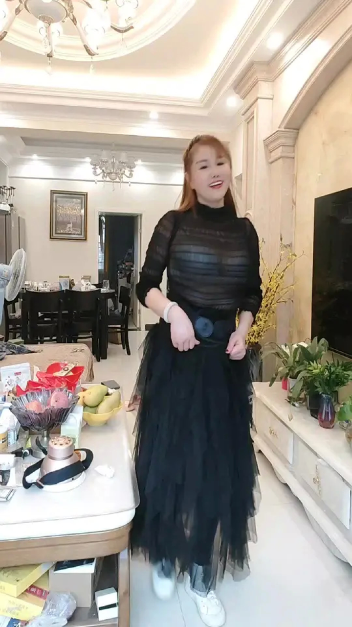 70后广场舞大妈今天来征婚,本人单身,身高1m56,体重110,有房无车,没有