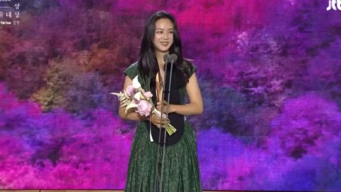 汤唯横扫韩国百想艺术大赏获得年度最佳女主角奖