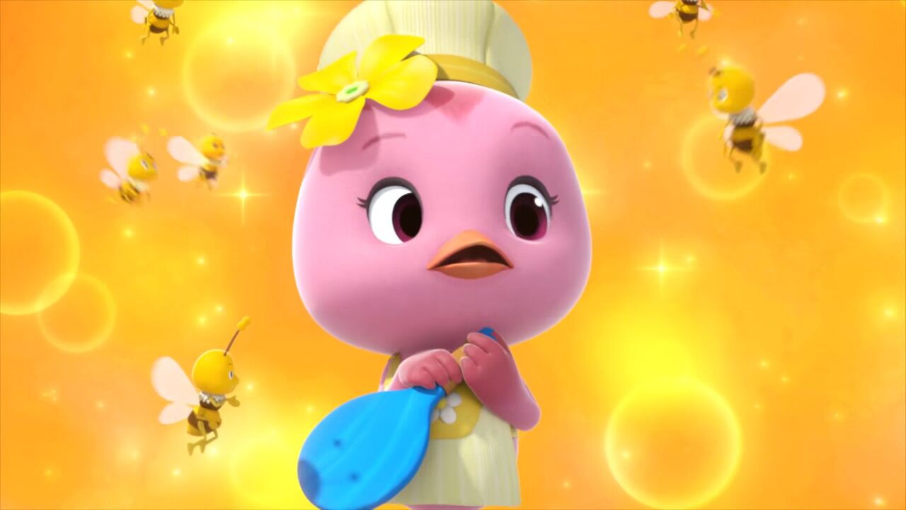 萌鸡小队朵朵帮助蜜蜂煮南瓜粥,被迫尝了一口,一改常态直呼好喝