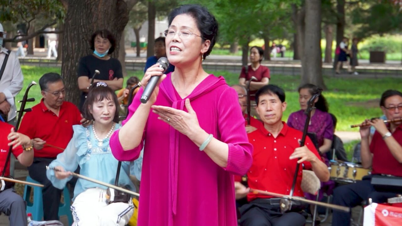 女声独唱《我们的生活充满阳光》,旋律优美舒展,北京天坛琴之声乐队_腾讯视频