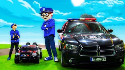 益智玩具：假装玩警察抓小偷游戏，小小警车上演现实版速度与激情