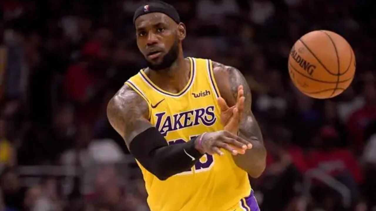 展现二十年传球功力!詹姆斯大师级传球,疯狂喂饼,都吃撑了,帅