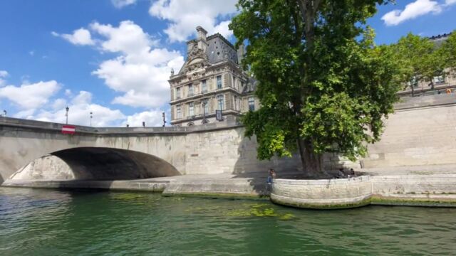 Cruise along the Seine river