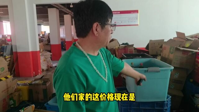 电商尾货和运损商品货源怎么找到?实拍天津主做电商尾货和运损货的临期食品批发折扣仓库,调味品 、酒水饮料、鞋服尾货、日化用品等货源全都有,可按...