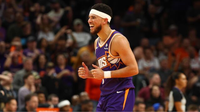 布克8分手感冰凉：崴脚受伤一幕曝光，沃格尔回应他反复离场：只是想坚持下去